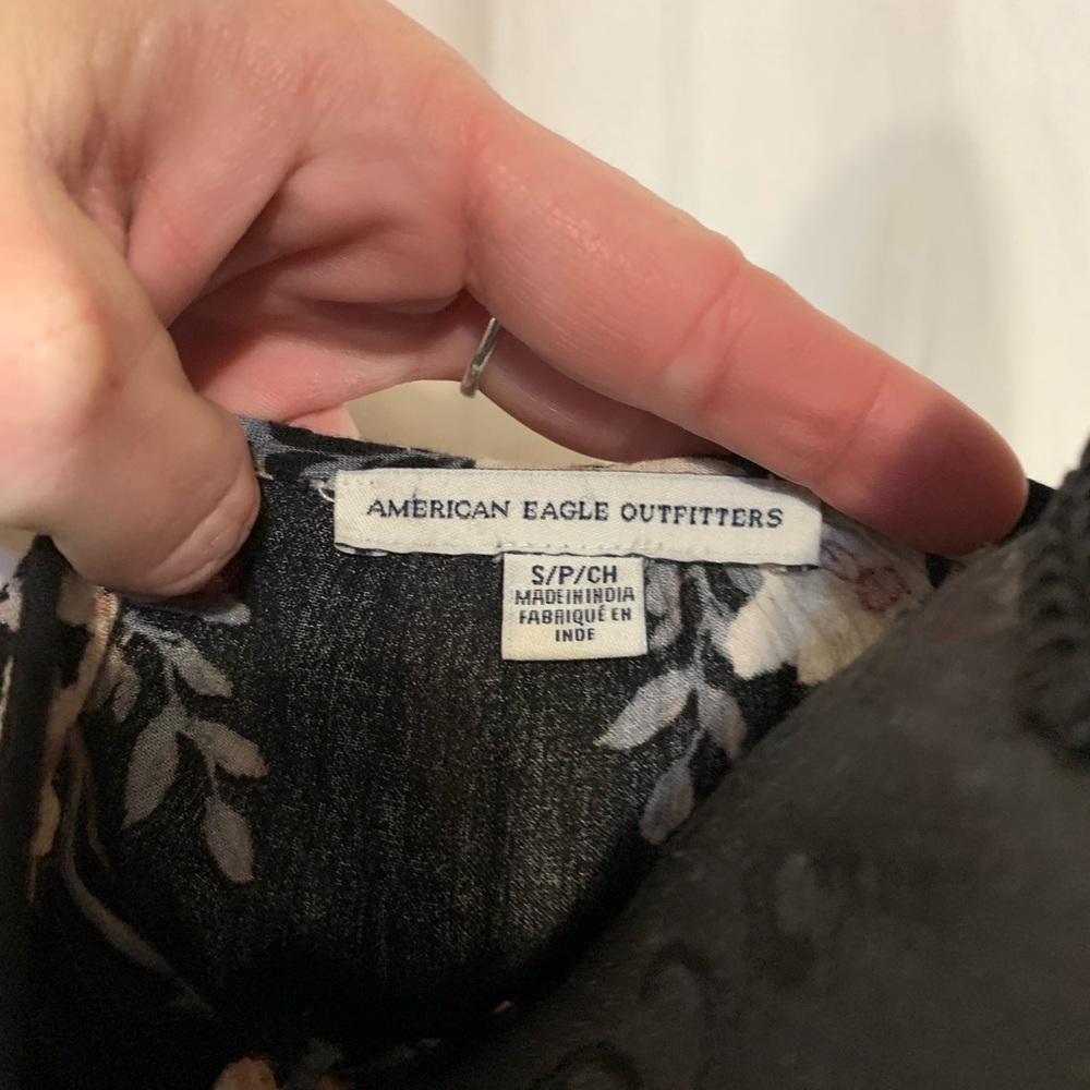 American Eagle Outfitters floral lace up top - Picture 4 of 4